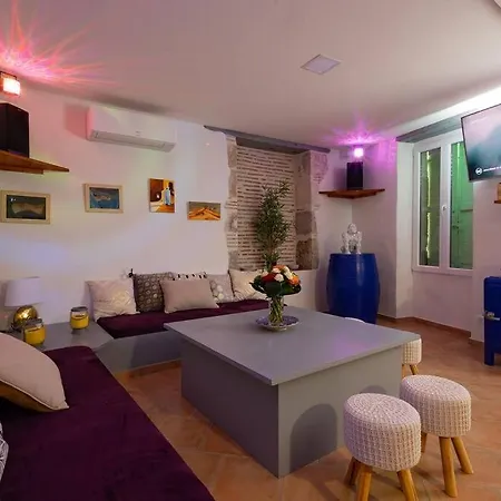 6/11 Pers - Piscine Chauffee, Jacuzzi, Fitness, Jeux D'arcade. * Ambrus