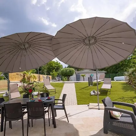 6/11 Pers - Piscine Chauffee, Jacuzzi, Fitness, Jeux D'arcade. Villa